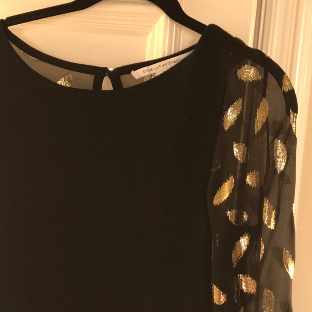 DVF black and gold sleeved sweater dress sz P